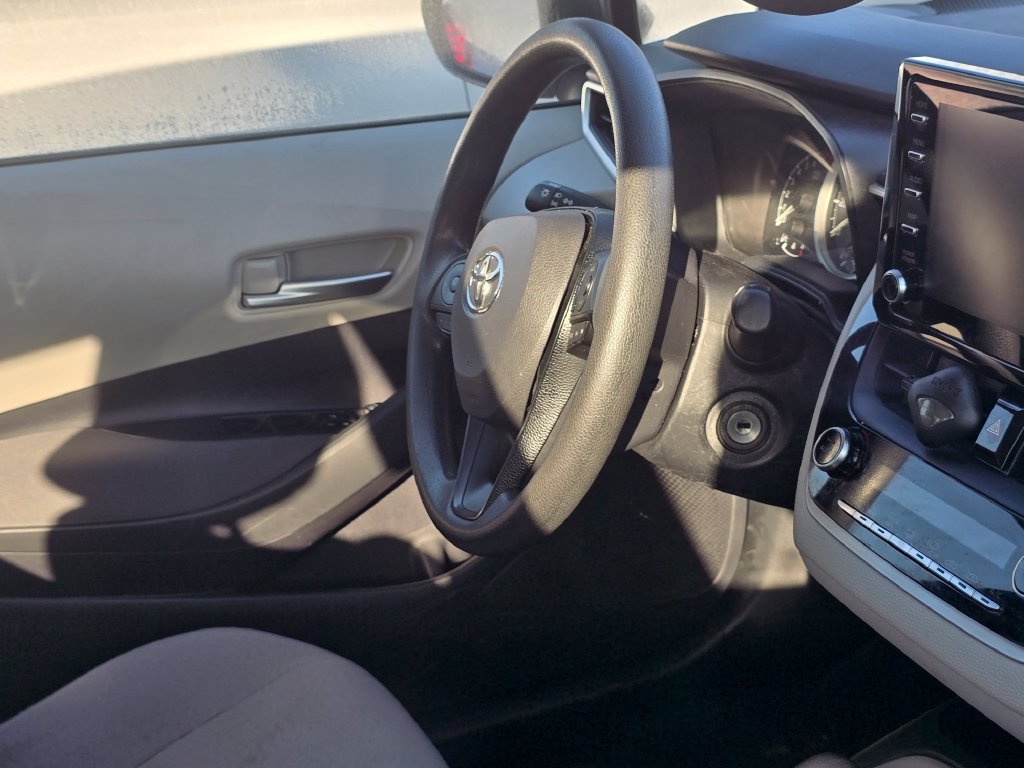 Used 2020 Toyota Corolla LE FWD image 17