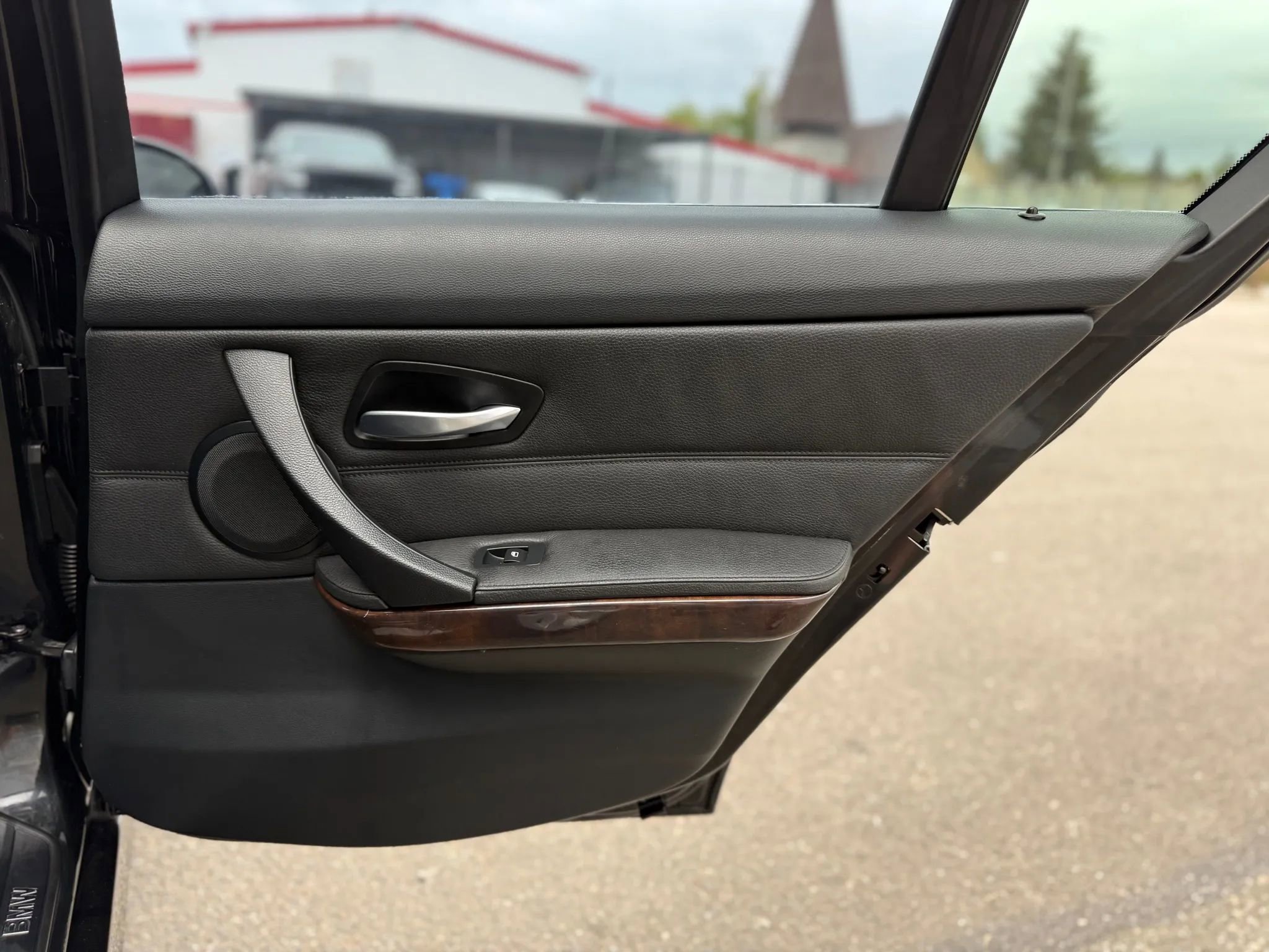 Used 2006 BMW 330xi Sedan image 37