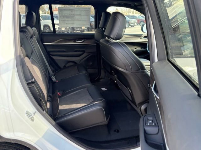 New 2026 Jeep Grand Cherokee Altitude image 31