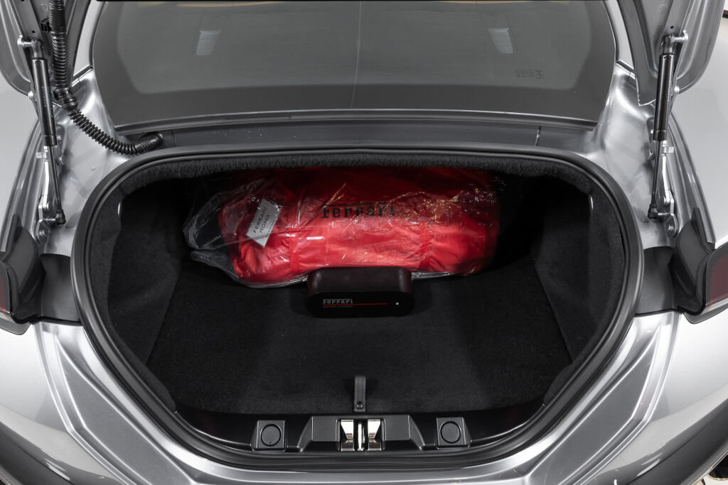 Used 2024 Ferrari Roma RWD image 19