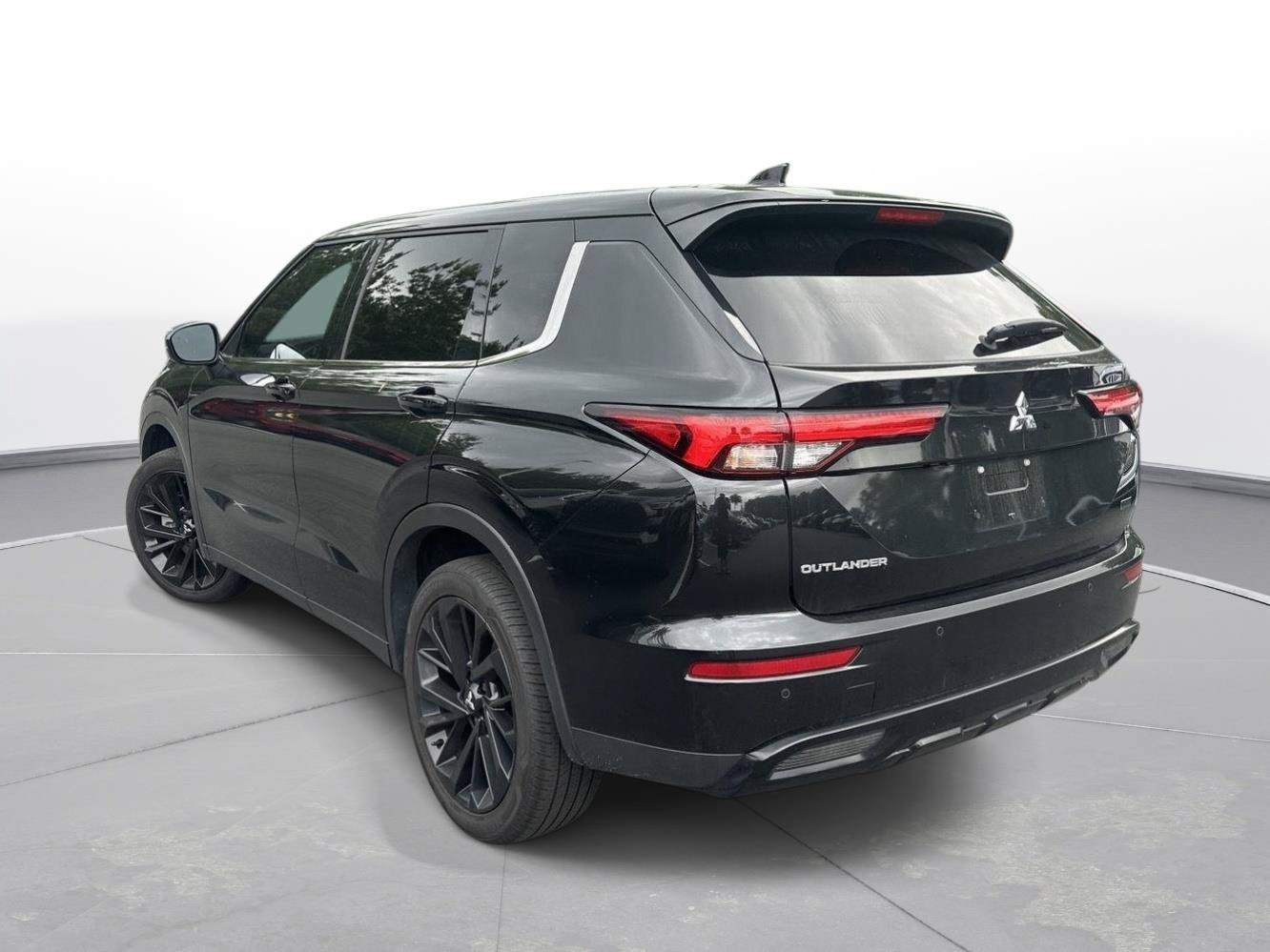 Used 2024 Mitsubishi Outlander SE Black Edition FWD image 8