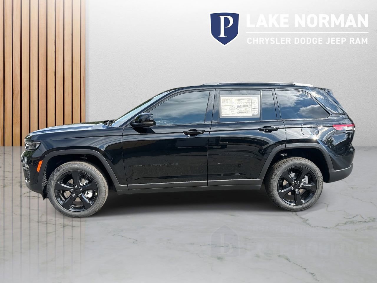 New 2025 Jeep Grand Cherokee Limited w/ Black Appearance Package image 6