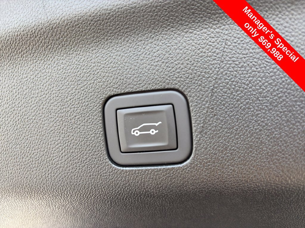 Used 2025 Chevrolet Suburban Premier AWD/4WD image 8