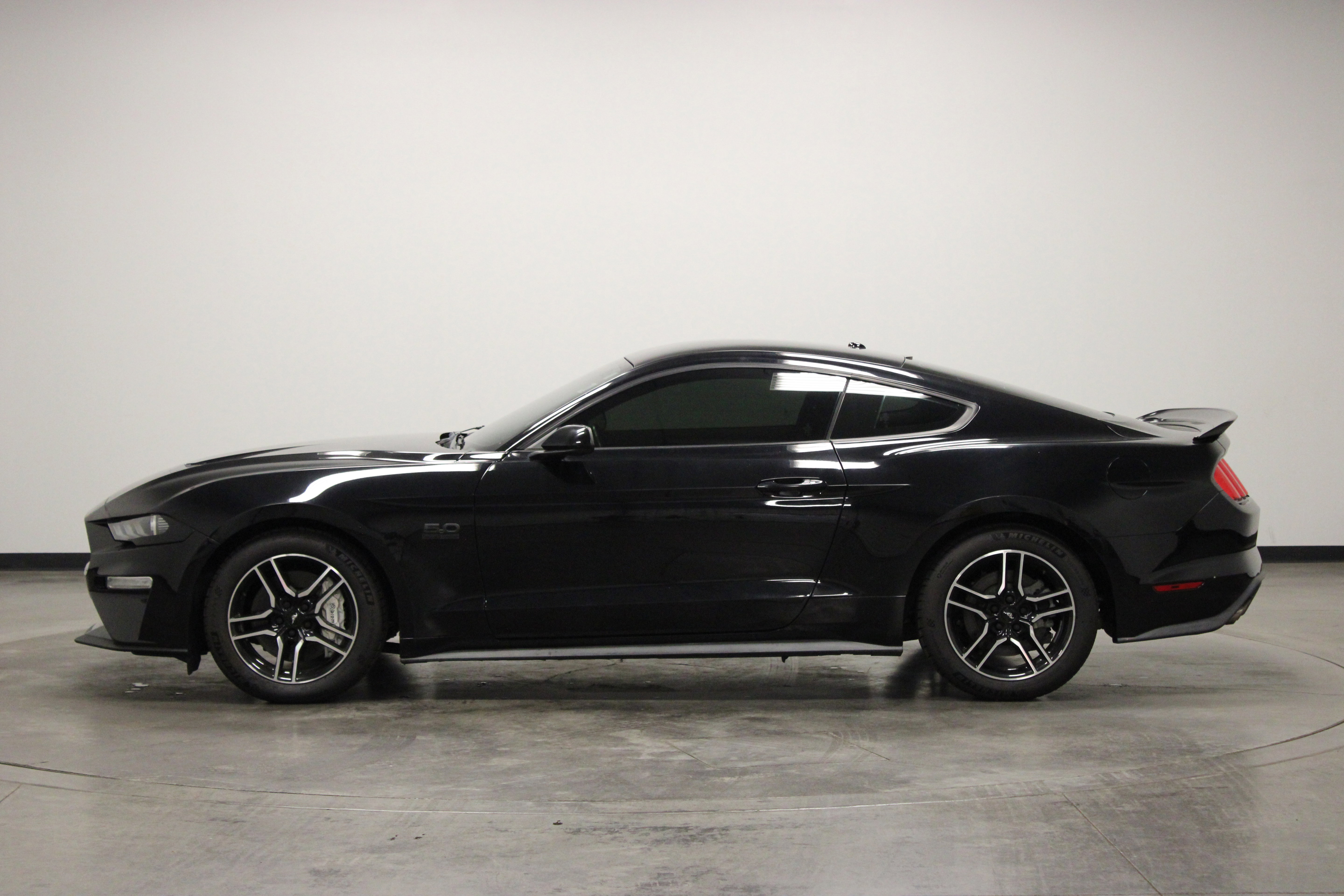 Used 2019 Ford Mustang GT RWD image 5