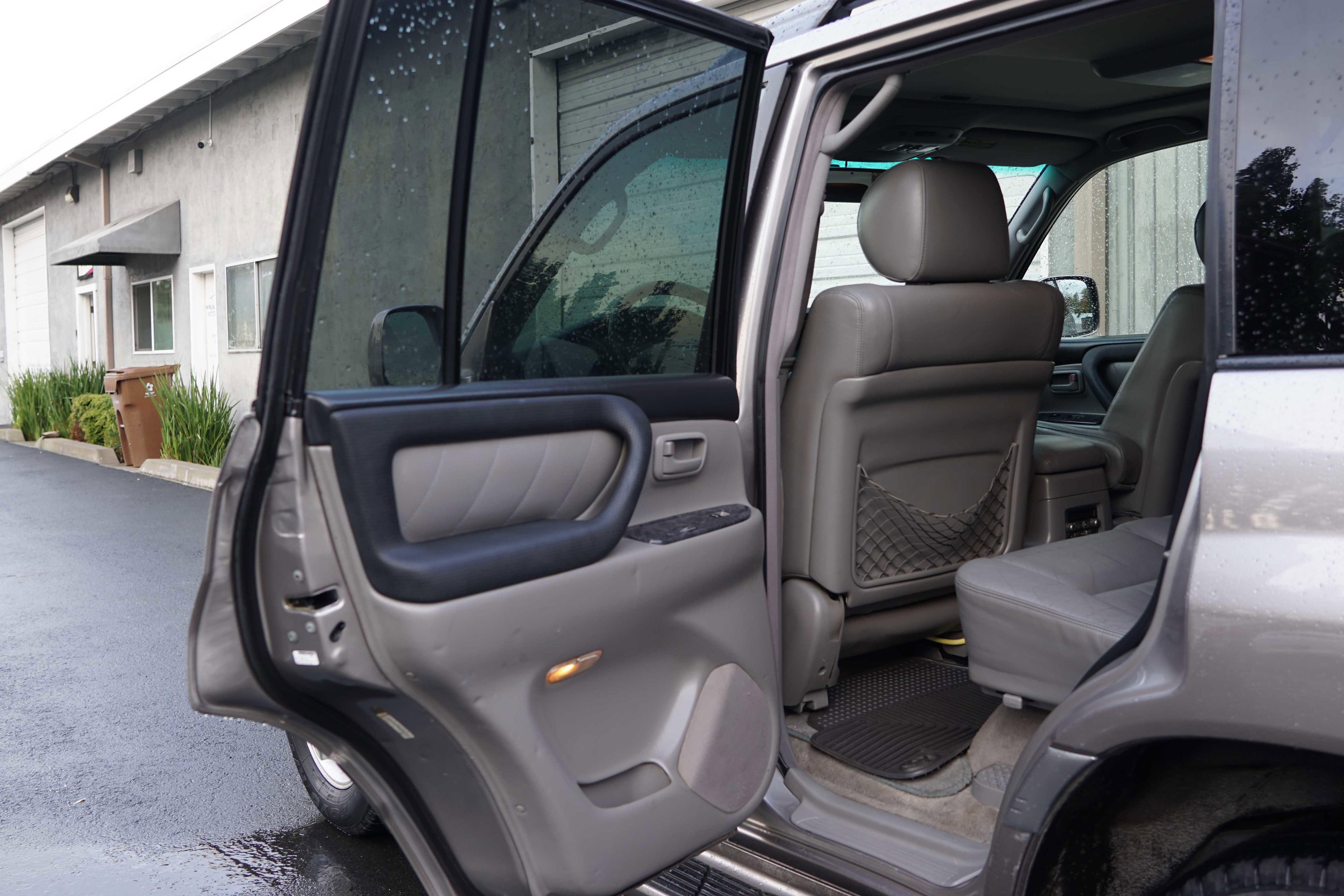 Used 2004 Toyota Land Cruiser image 27