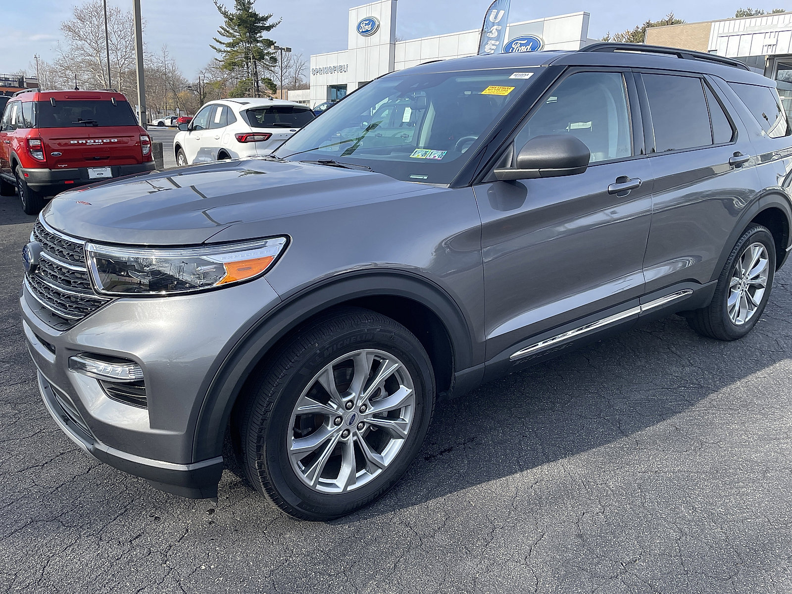 Used 2022 Ford Explorer XLT w/ Equipment Group 202A image 2