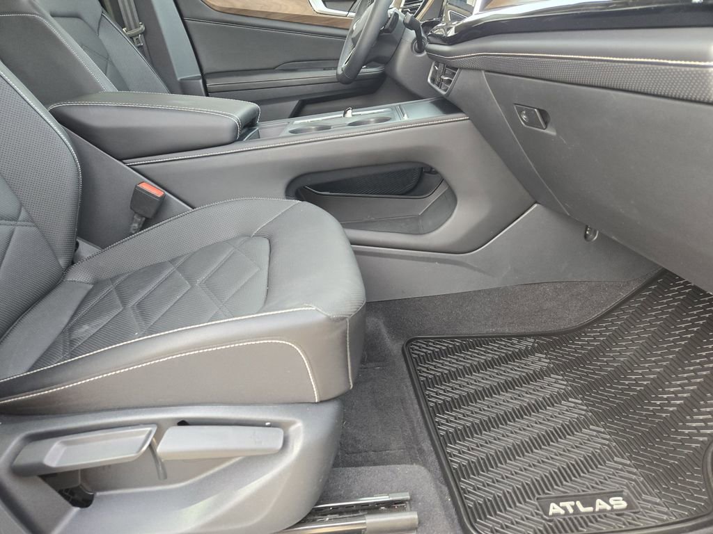 Used 2024 Volkswagen Atlas SE image 15