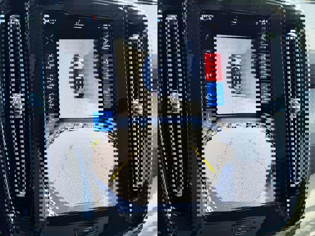 New 2026 Volvo XC40 B5 Plus w/ Protection Package Premier image 4