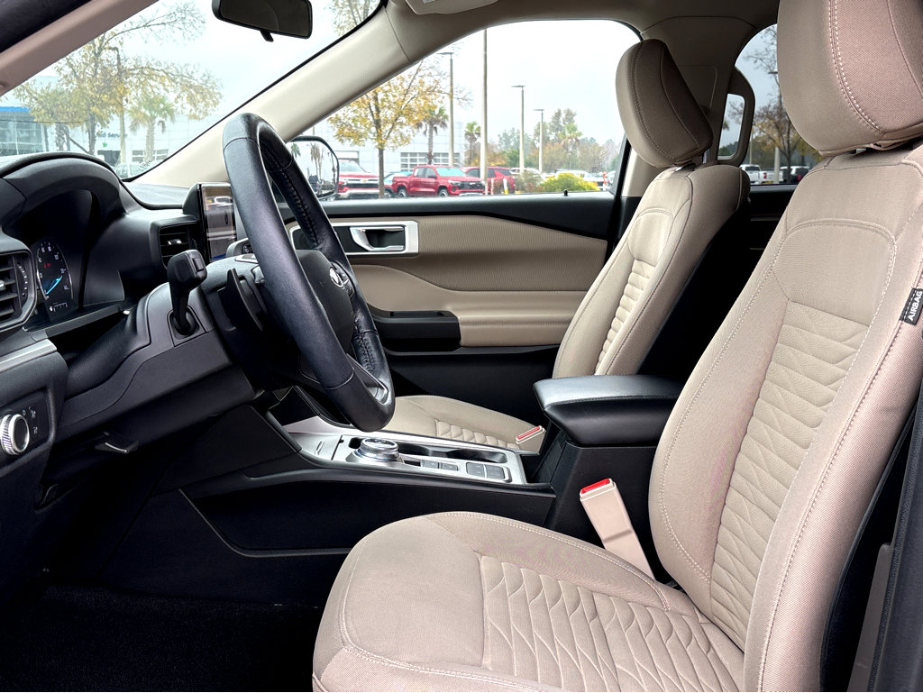 Used 2020 Ford Explorer XLT w/ Comfort Package image 16