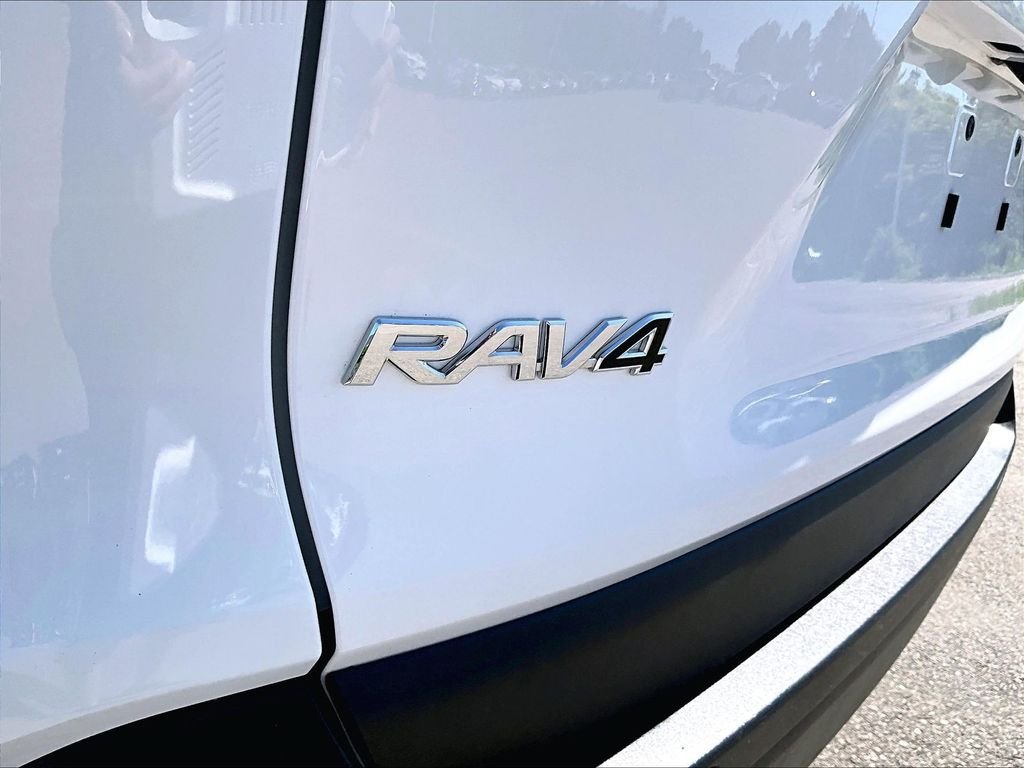Certified 2024 Toyota RAV4 LE AWD/4WD image 28