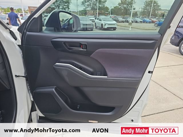 Used 2023 Toyota Highlander LE FWD image 38