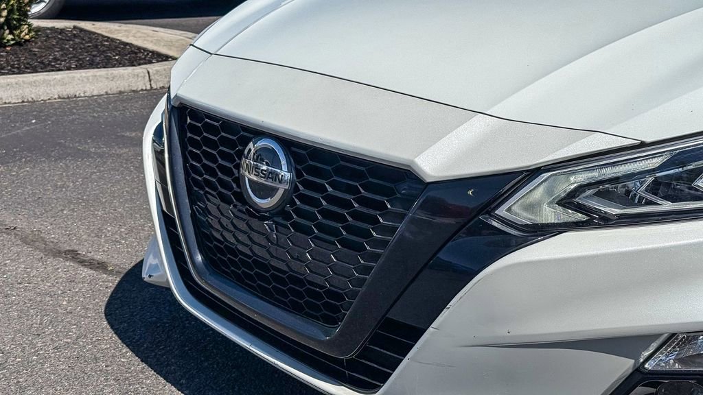 Used 2022 Nissan Altima 2.5 SR w/ Midnight Edition Package FWD image 3