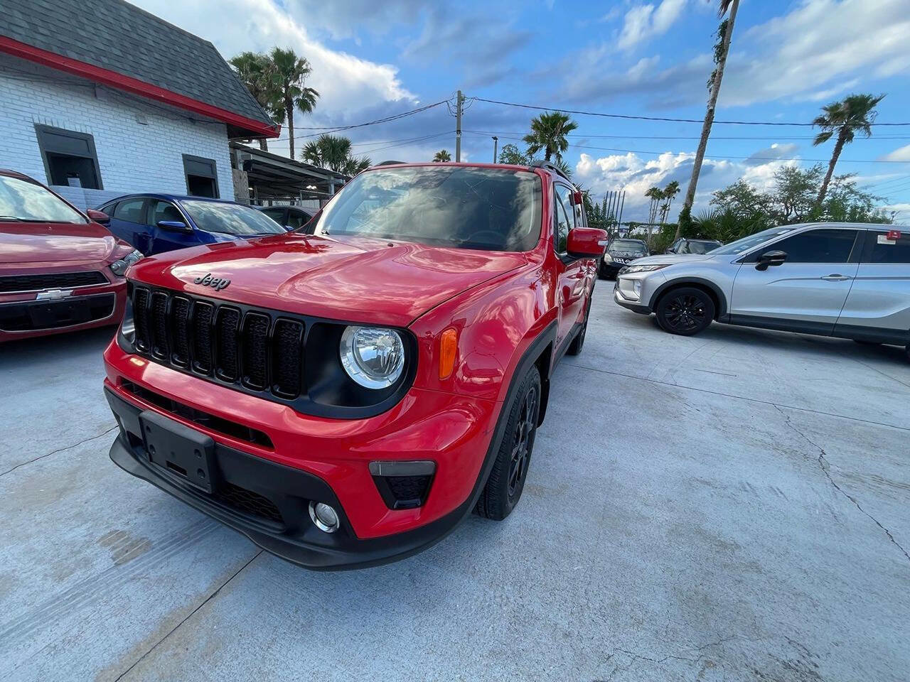 Used 2020 Jeep Renegade Altitude w/ Cold Weather Group FWD image 2