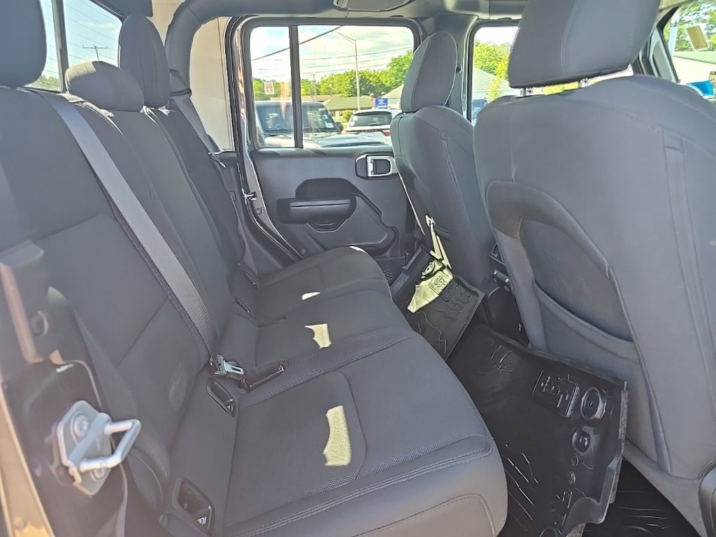Certified 2023 Jeep Gladiator Willys image 13