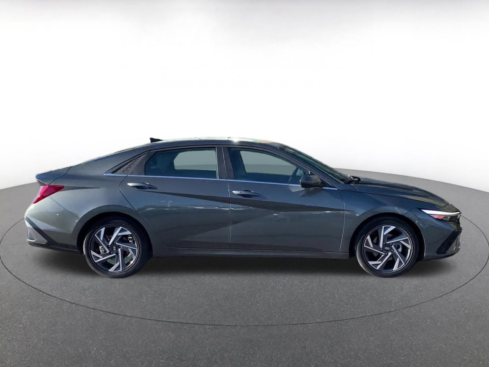 Used 2025 Hyundai Elantra SEL image 16