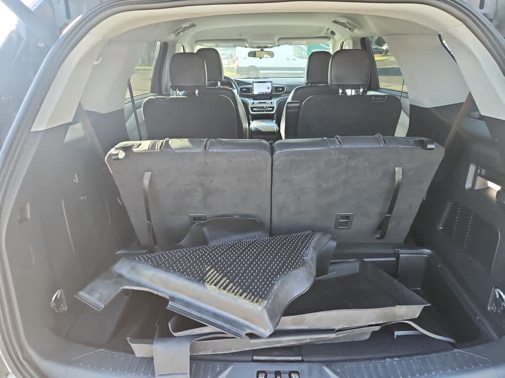 Certified 2023 Ford Explorer XLT w/ Equipment Group 202A RWD image 8