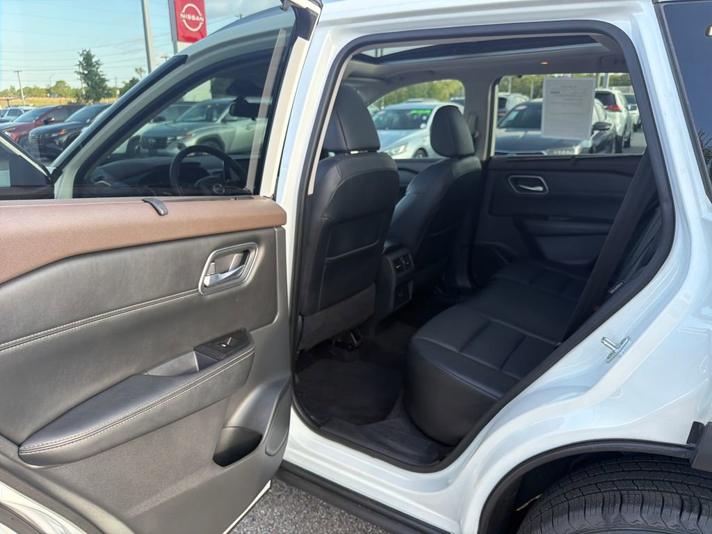 Used 2021 Nissan Rogue SV w/ Premium Package FWD image 18