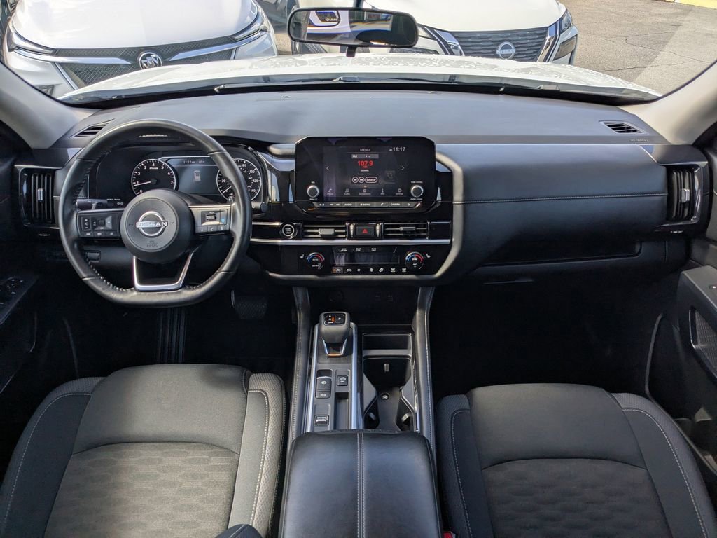 Used 2024 Nissan Pathfinder SV image 14