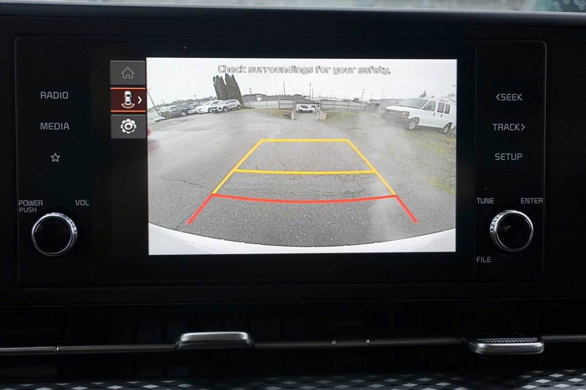 Used 2024 Kia Carnival LX FWD image 28
