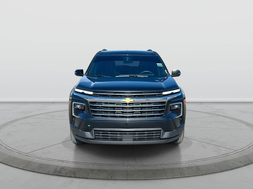 Used 2025 Chevrolet Traverse LT FWD image 3