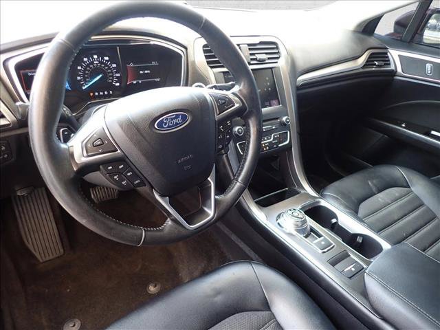 Used 2017 Ford Fusion SE w/ Equipment Group 201A FWD image 9