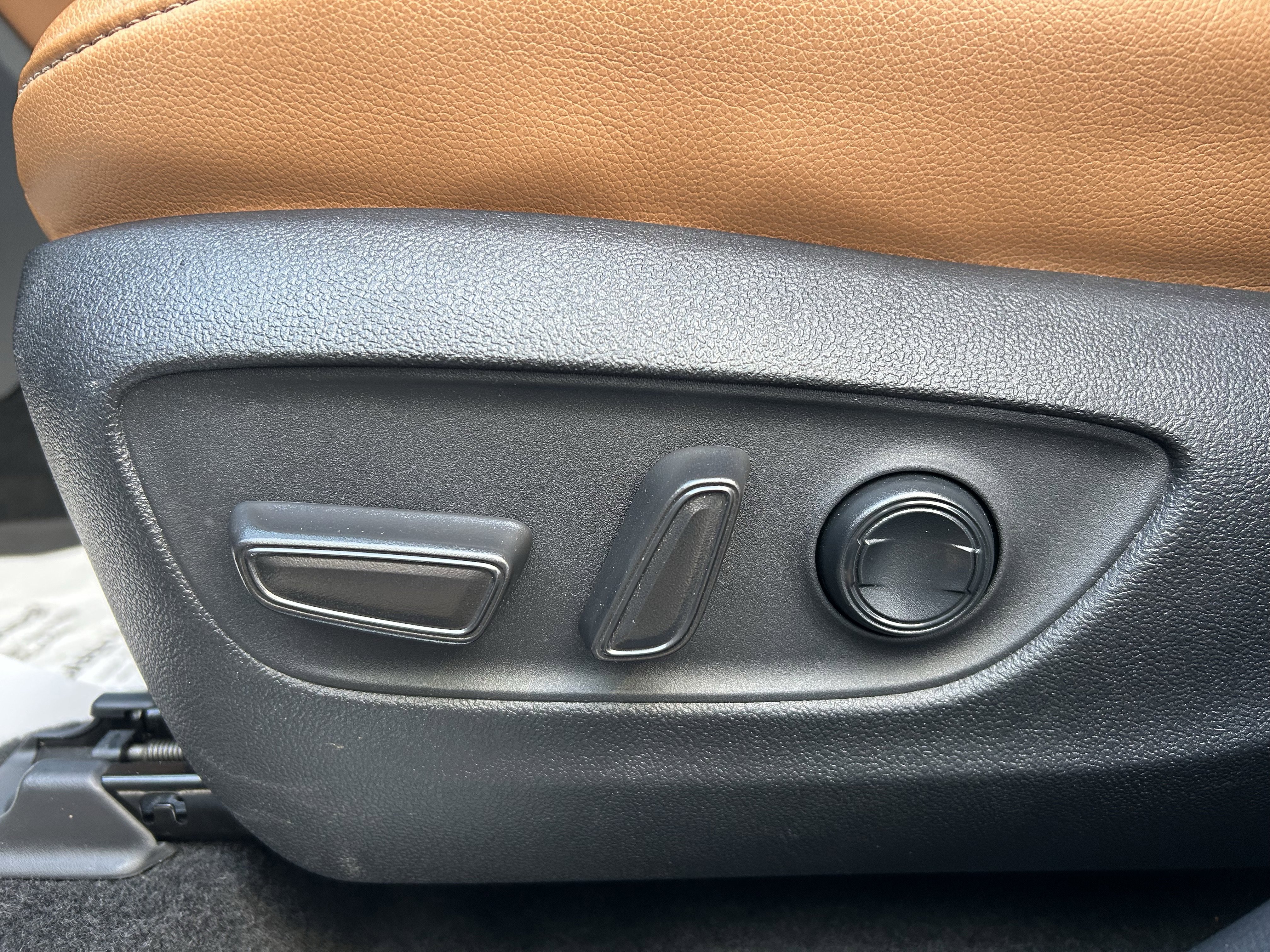 Used 2024 Toyota Highlander Platinum image 15