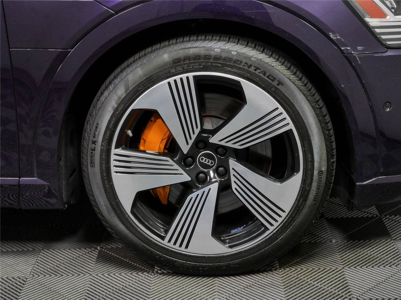Used 2023 Audi e-tron Premium Plus w/ Premium Plus Package AWD/4WD image 40