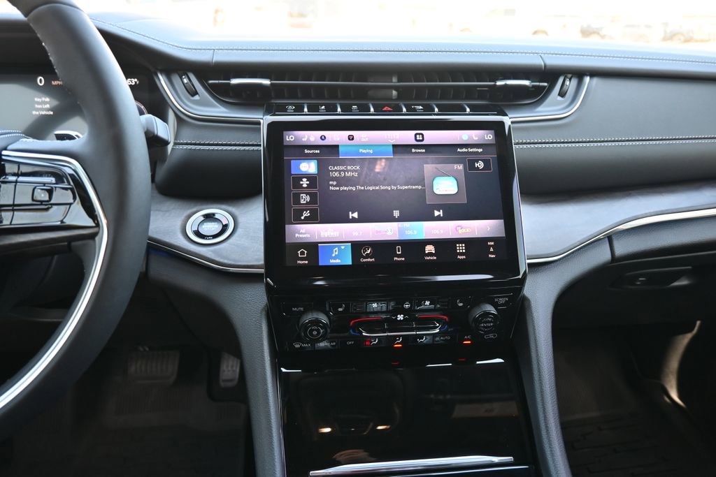Used 2025 Jeep Grand Cherokee Overland w/ Luxury Tech Group IV AWD/4WD image 9