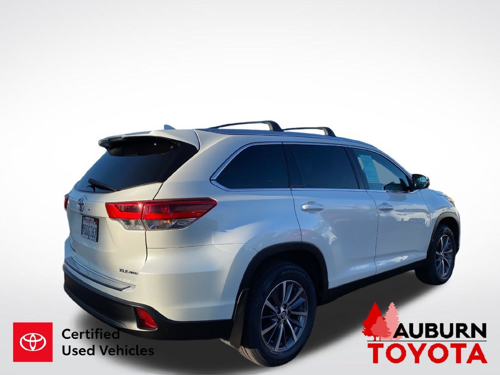 Certified 2019 Toyota Highlander XLE w/ Carpet Mat Package (TMS) AWD/4WD image 6