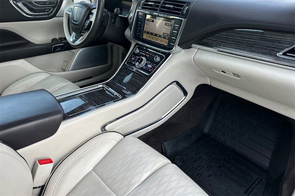 Used 2018 Lincoln Continental Black Label w/ Rear-seat Package image 18