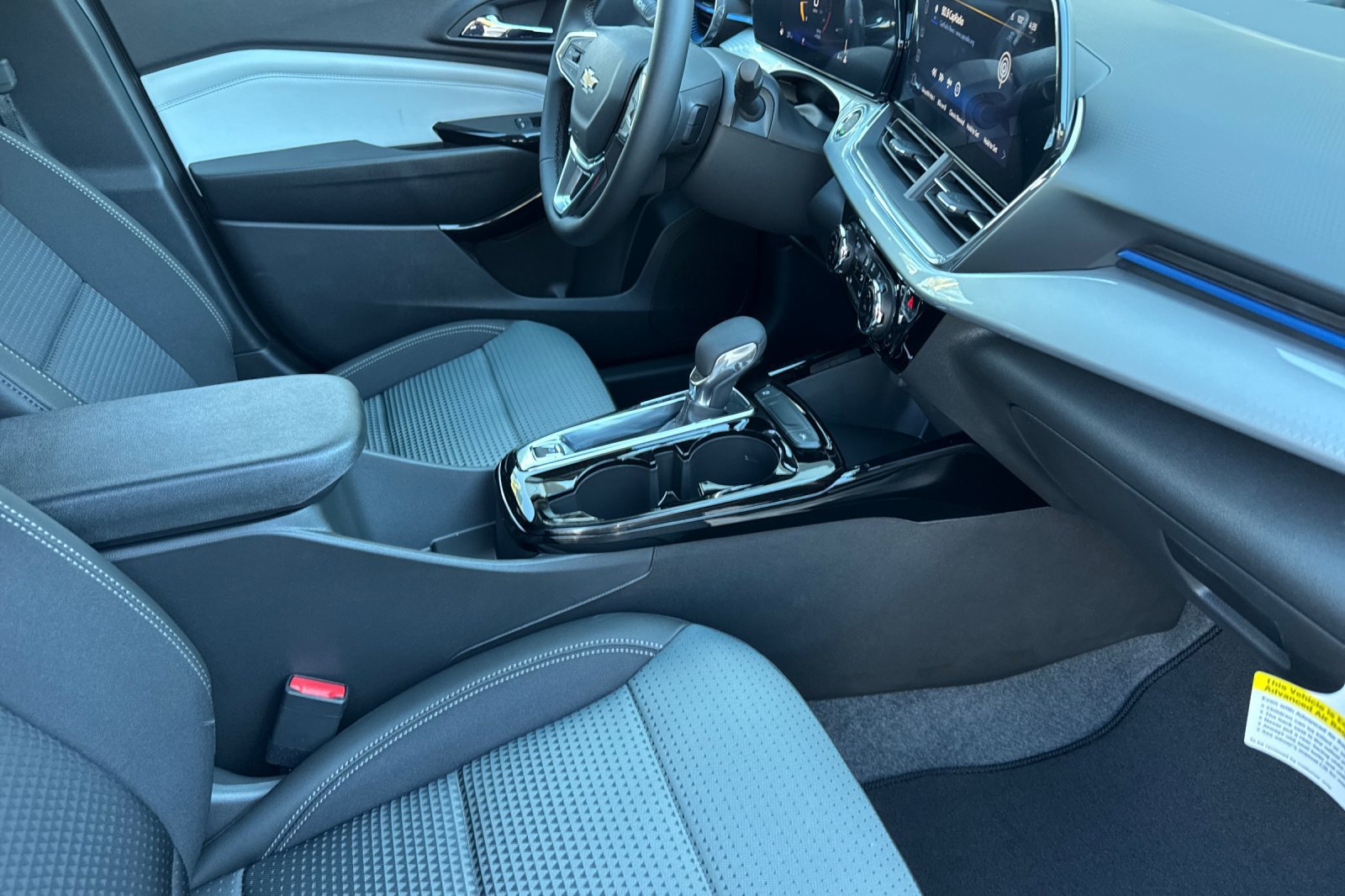 New 2026 Chevrolet Trax LT w/ LT Convenience Package FWD image 15