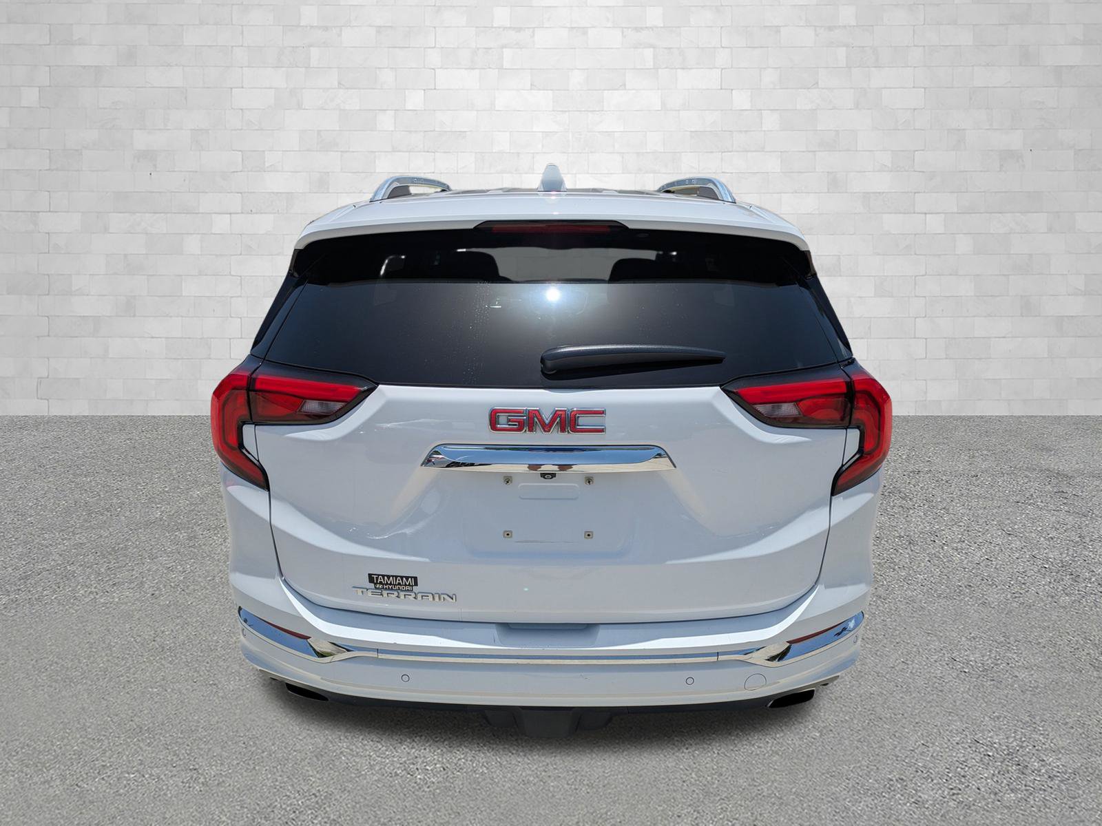 Used 2019 GMC Terrain Denali w/ Advanced Safety Package FWD image 3