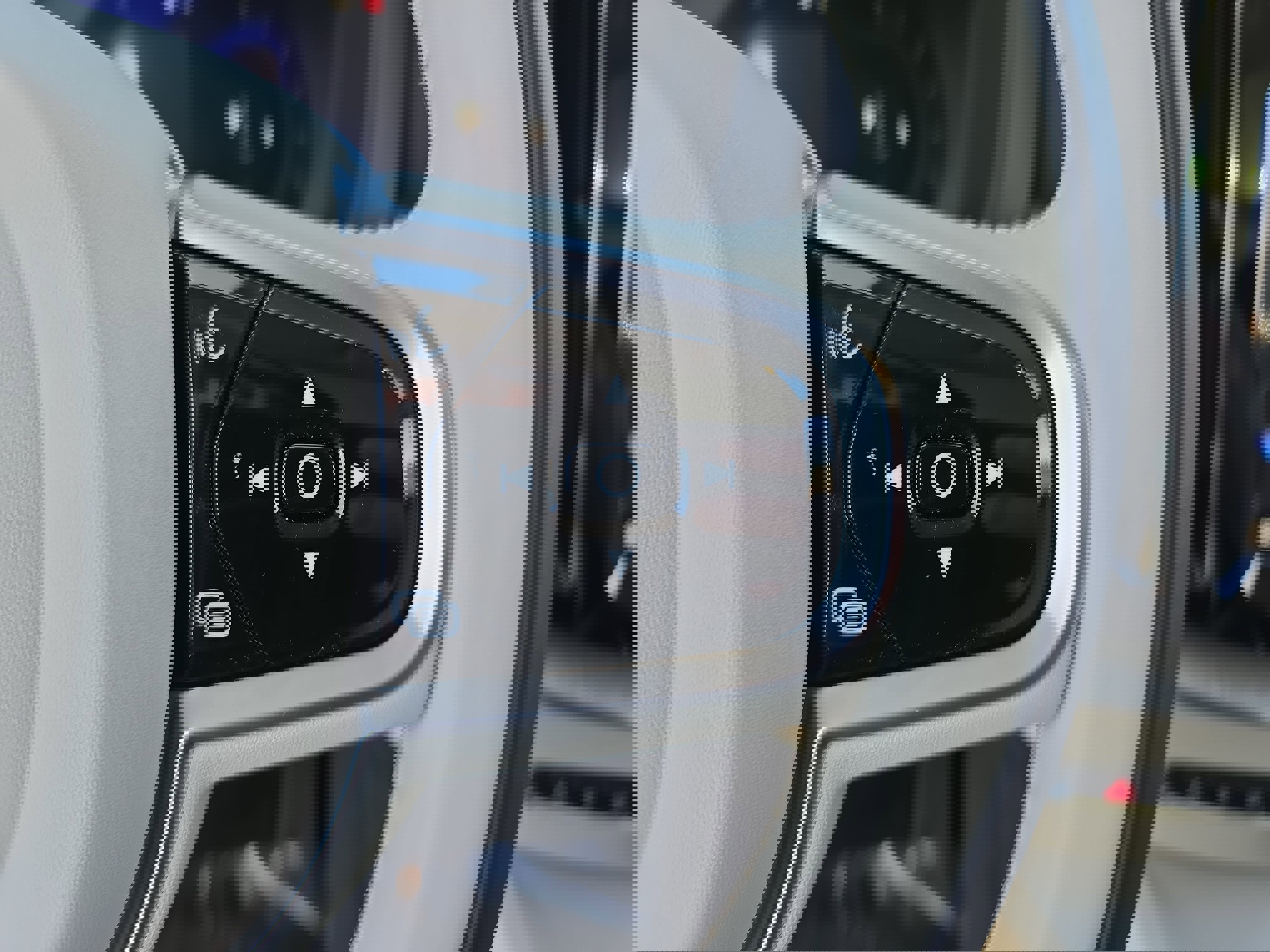 Used 2023 Volvo XC60 B5 Plus w/ Climate Package image 18