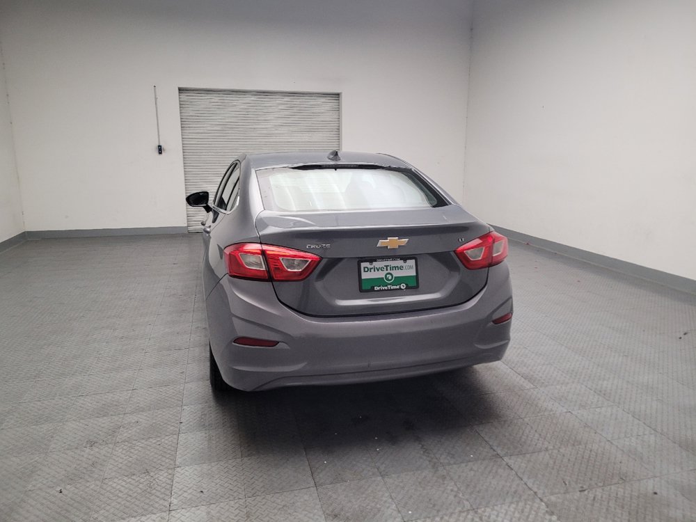 Used 2018 Chevrolet Cruze LT w/ Convenience Package FWD image 6