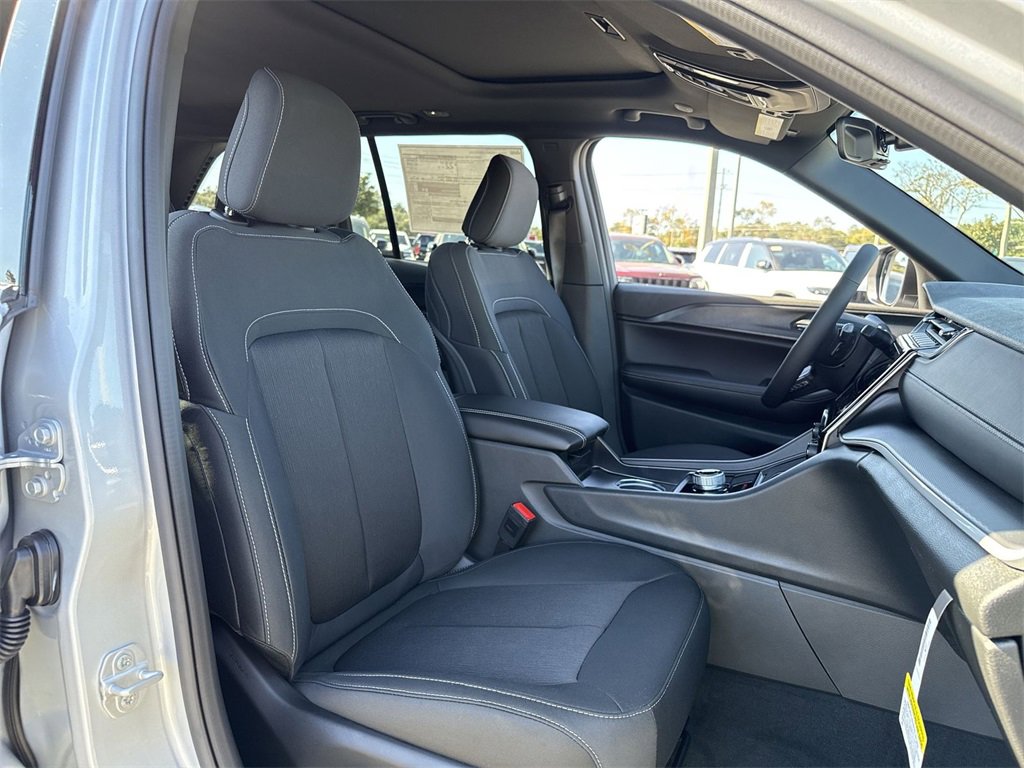 New 2025 Jeep Grand Cherokee Laredo X image 26