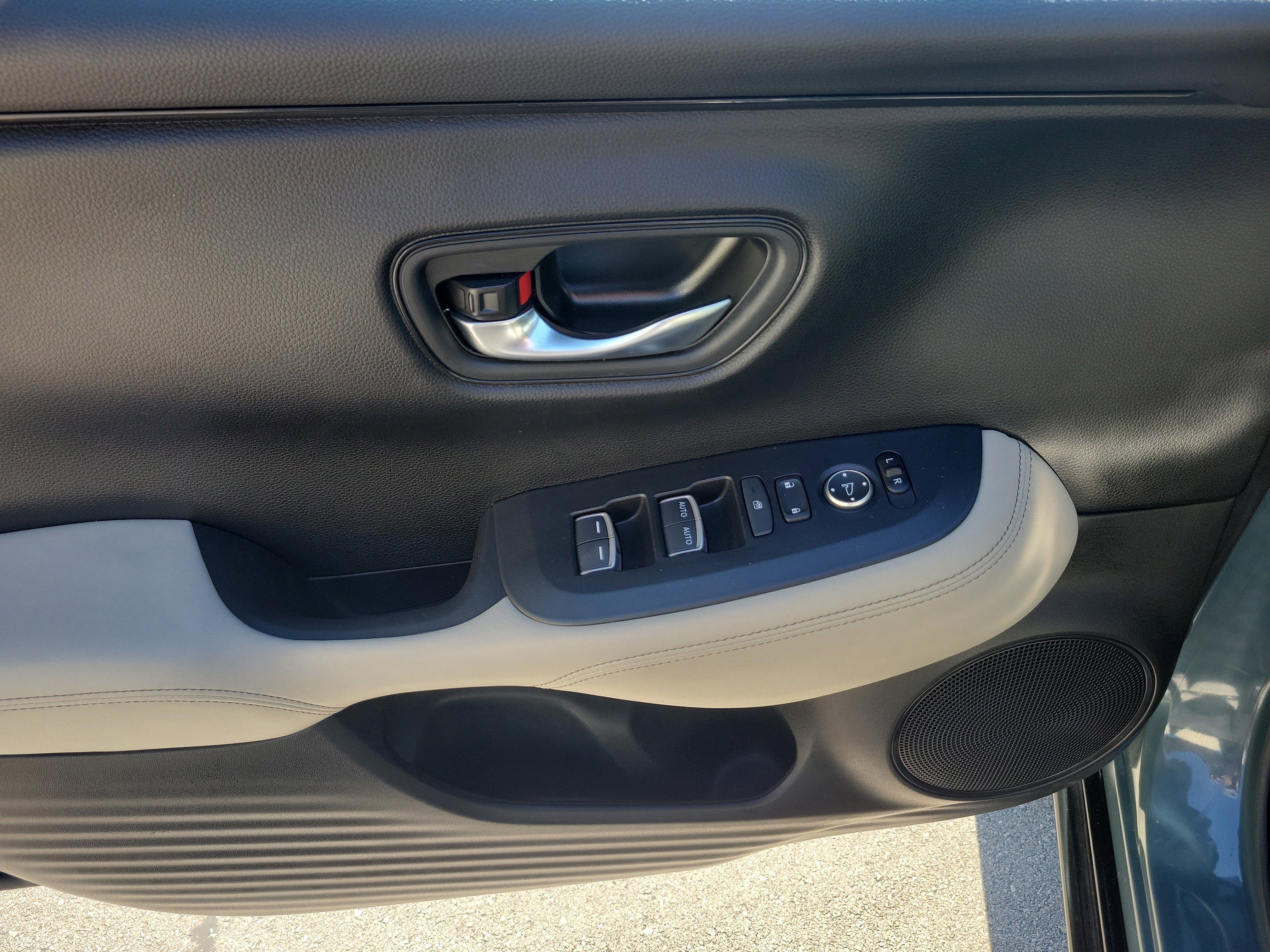 Used 2024 Honda HR-V EX-L image 17