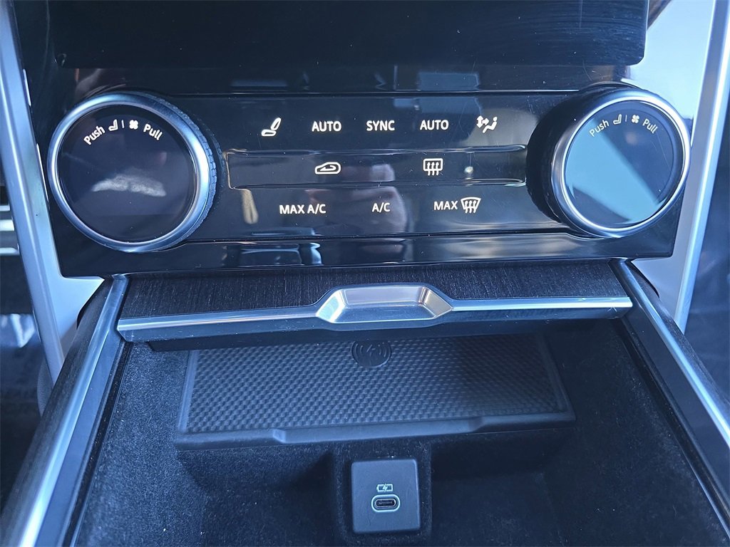 Certified 2023 Land Rover Range Rover SE image 25