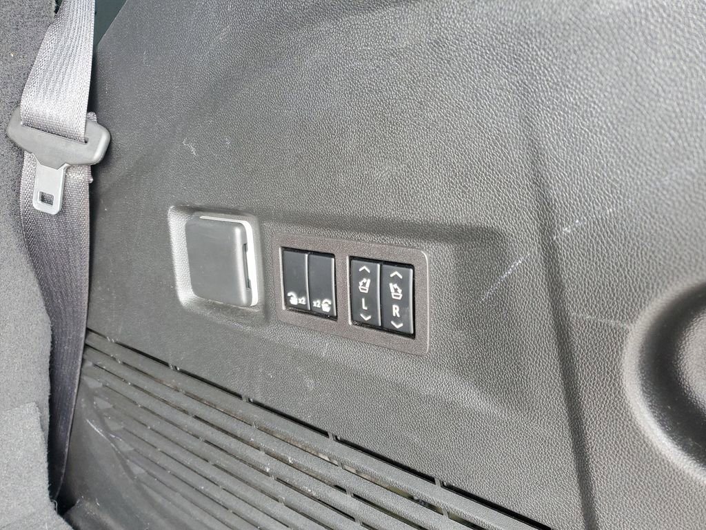 Certified 2023 GMC Yukon Denali w/ Denali Reserve Package image 36
