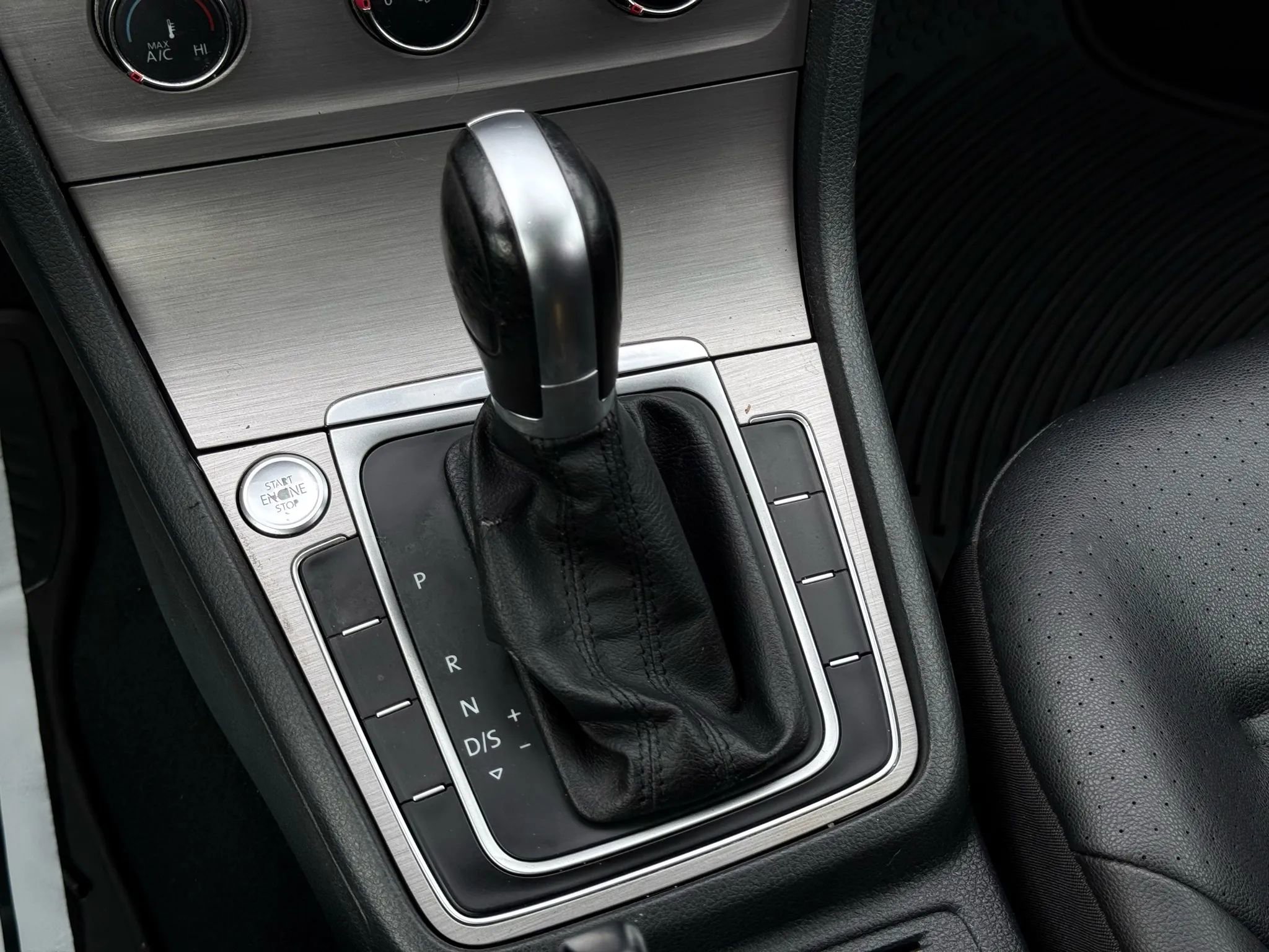 Used 2016 Volkswagen Golf Limited Edition image 36