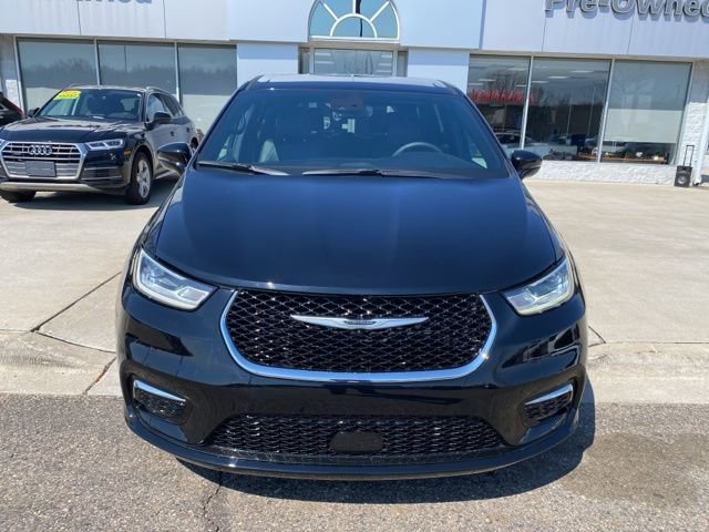 Used 2025 Chrysler Pacifica Select FWD image 10