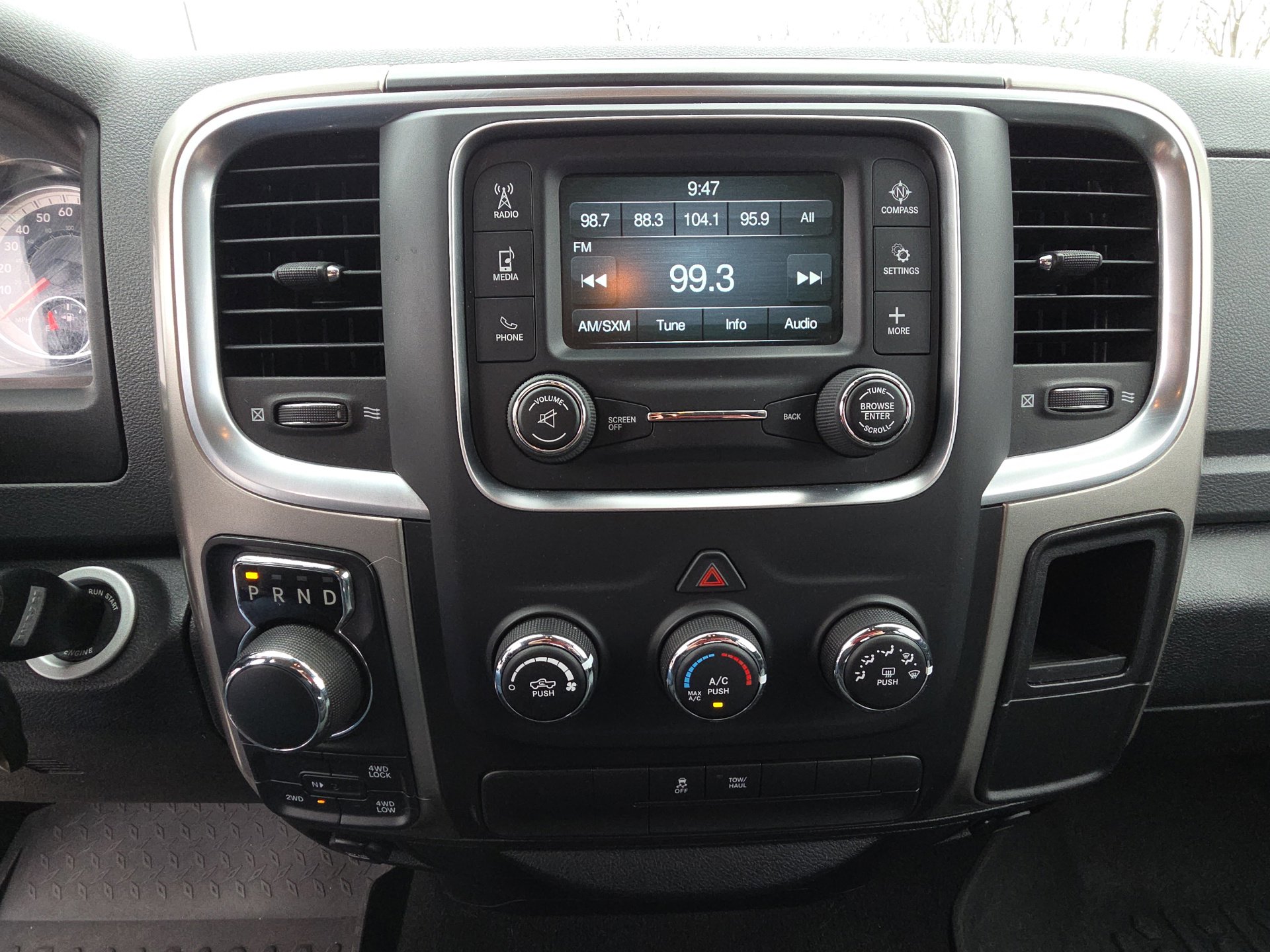 Used 2018 RAM 1500 Classic SLT image 24