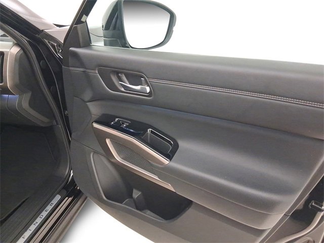 Used 2024 Nissan Pathfinder Platinum w/ Black Appearance Package image 15