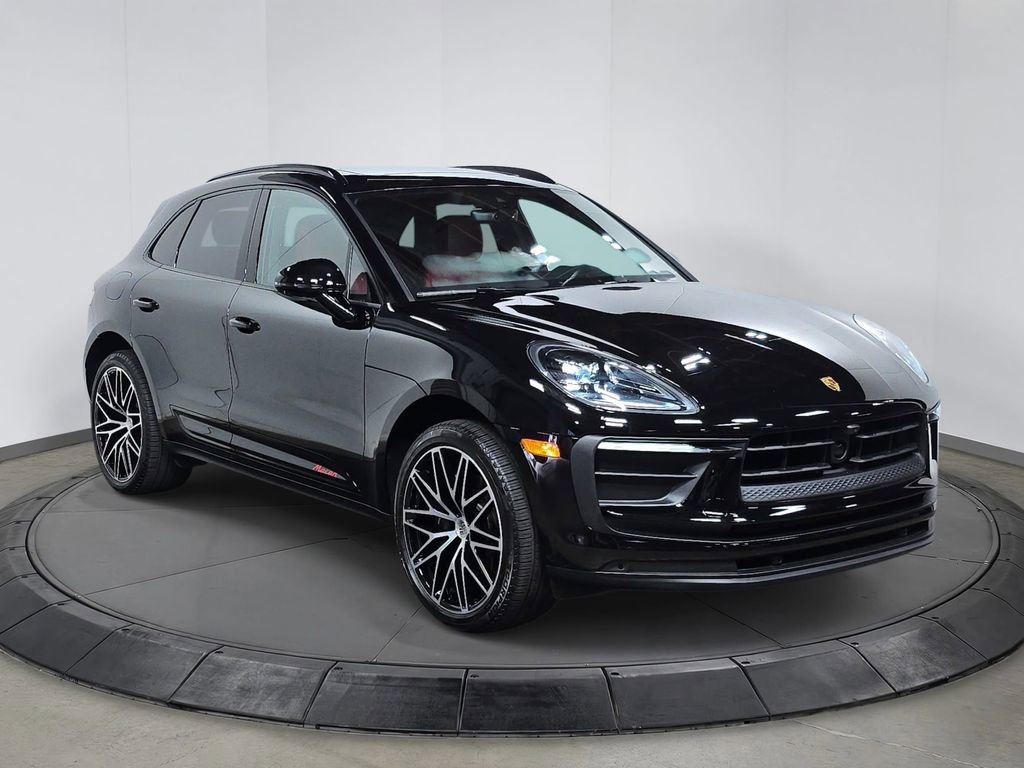 Used 2025 Porsche Macan image 9
