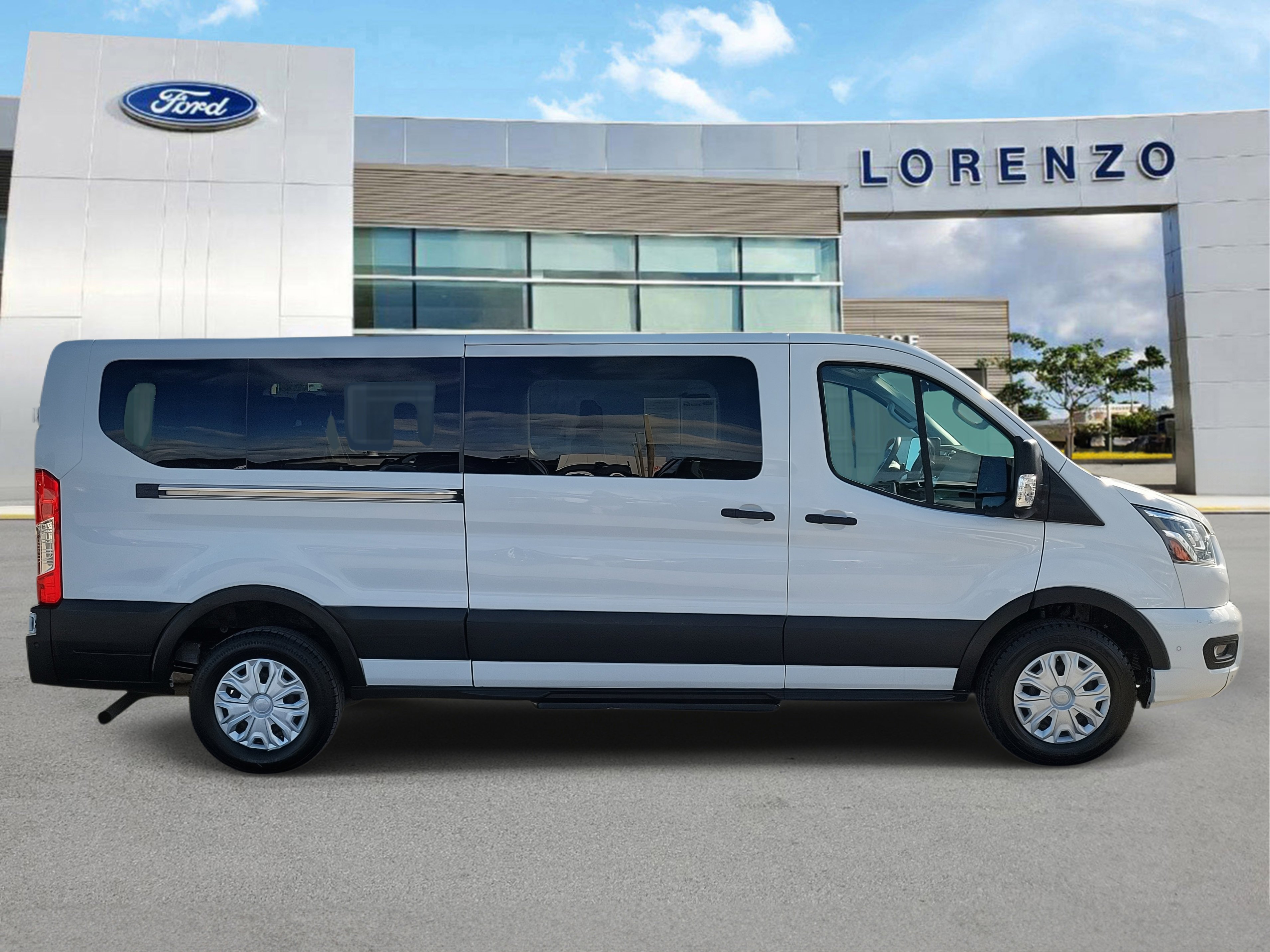 Used 2023 Ford Transit 350 XLT image 2