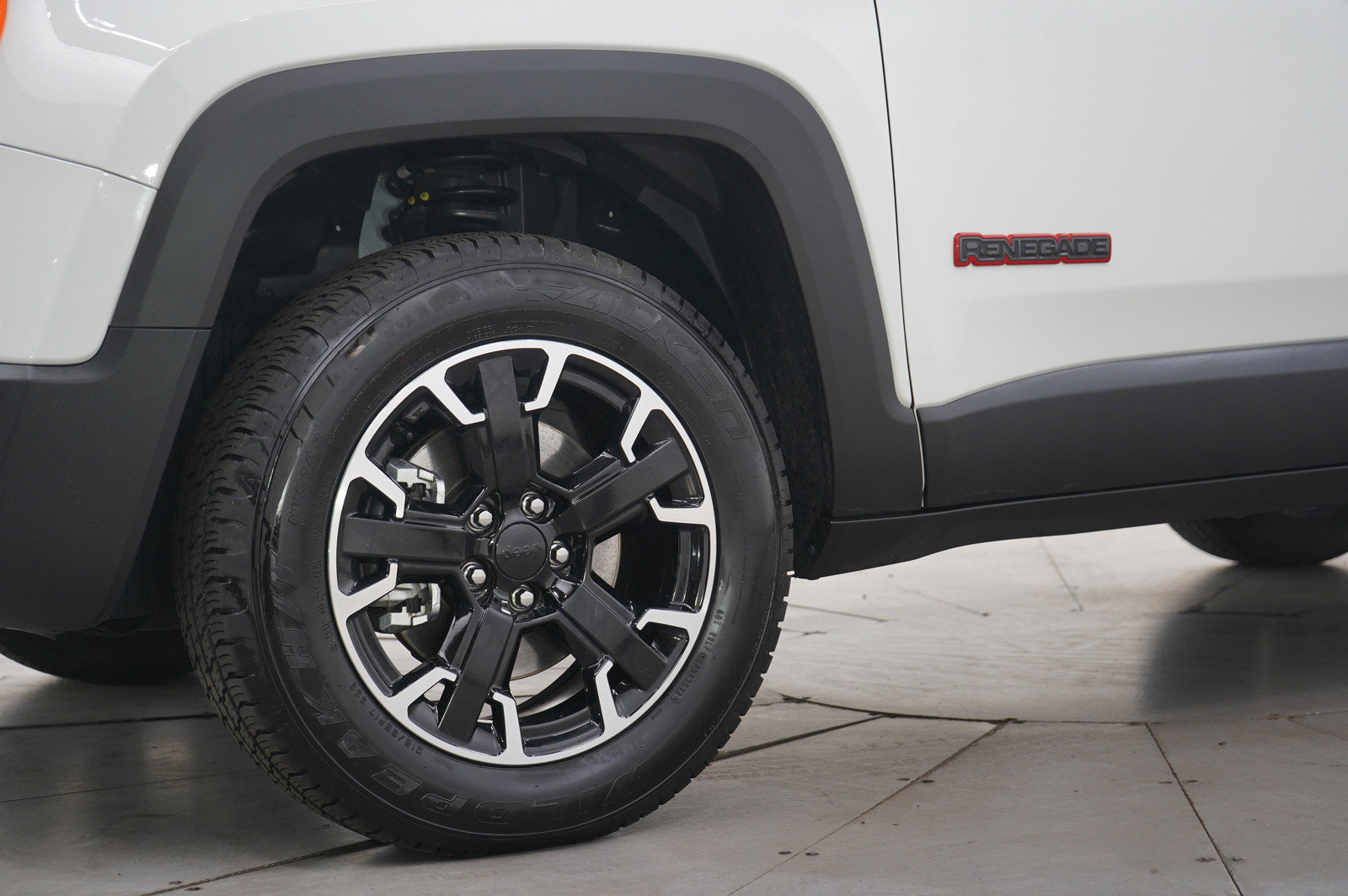 Used 2023 Jeep Renegade Trailhawk w/ Trailhawk Elite Group AWD/4WD image 32