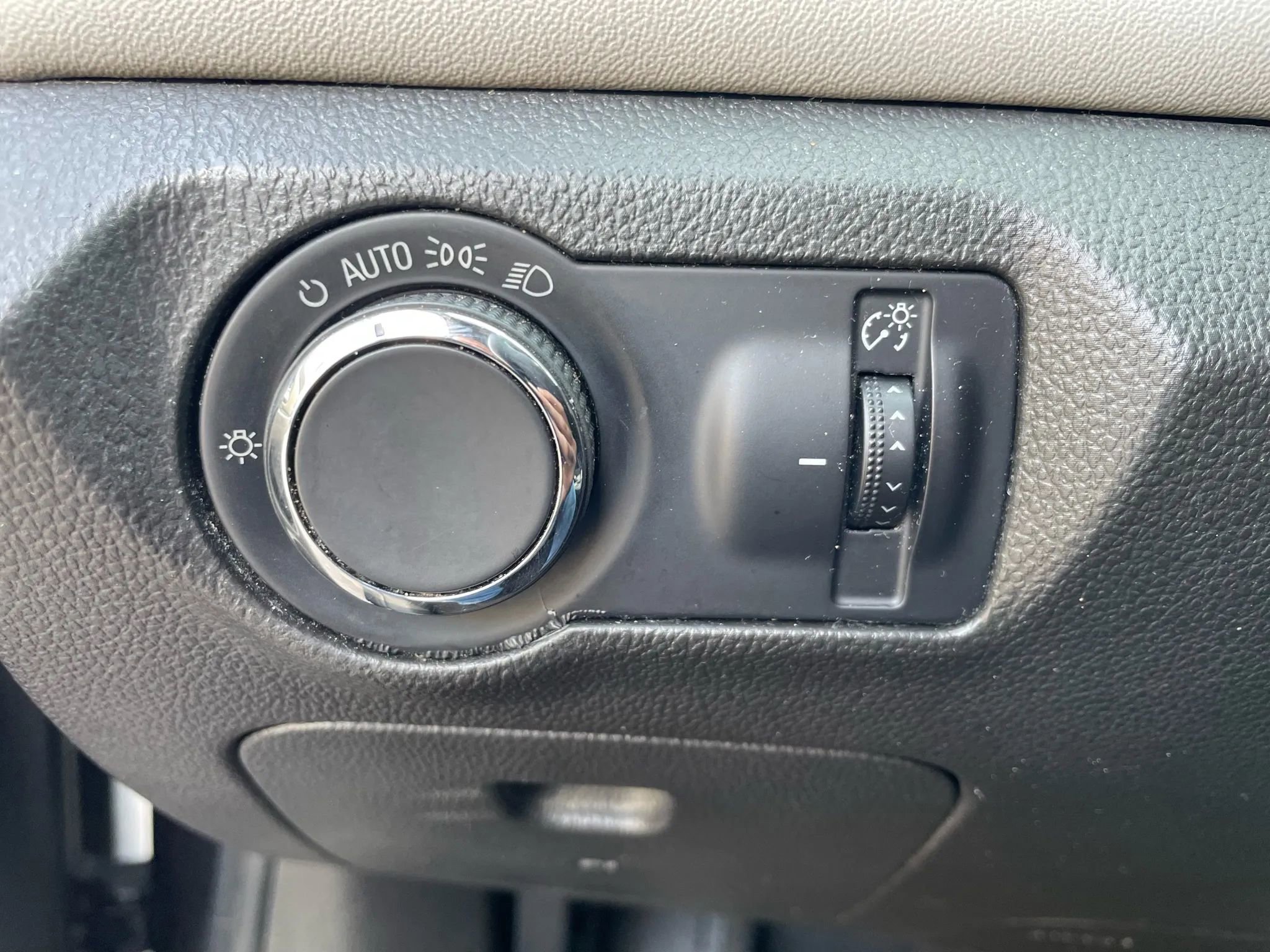 Used 2015 Chevrolet Cruze LS image 18