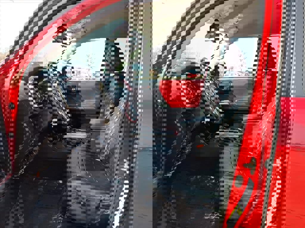 Used 2019 Toyota Tacoma SR5 image 15