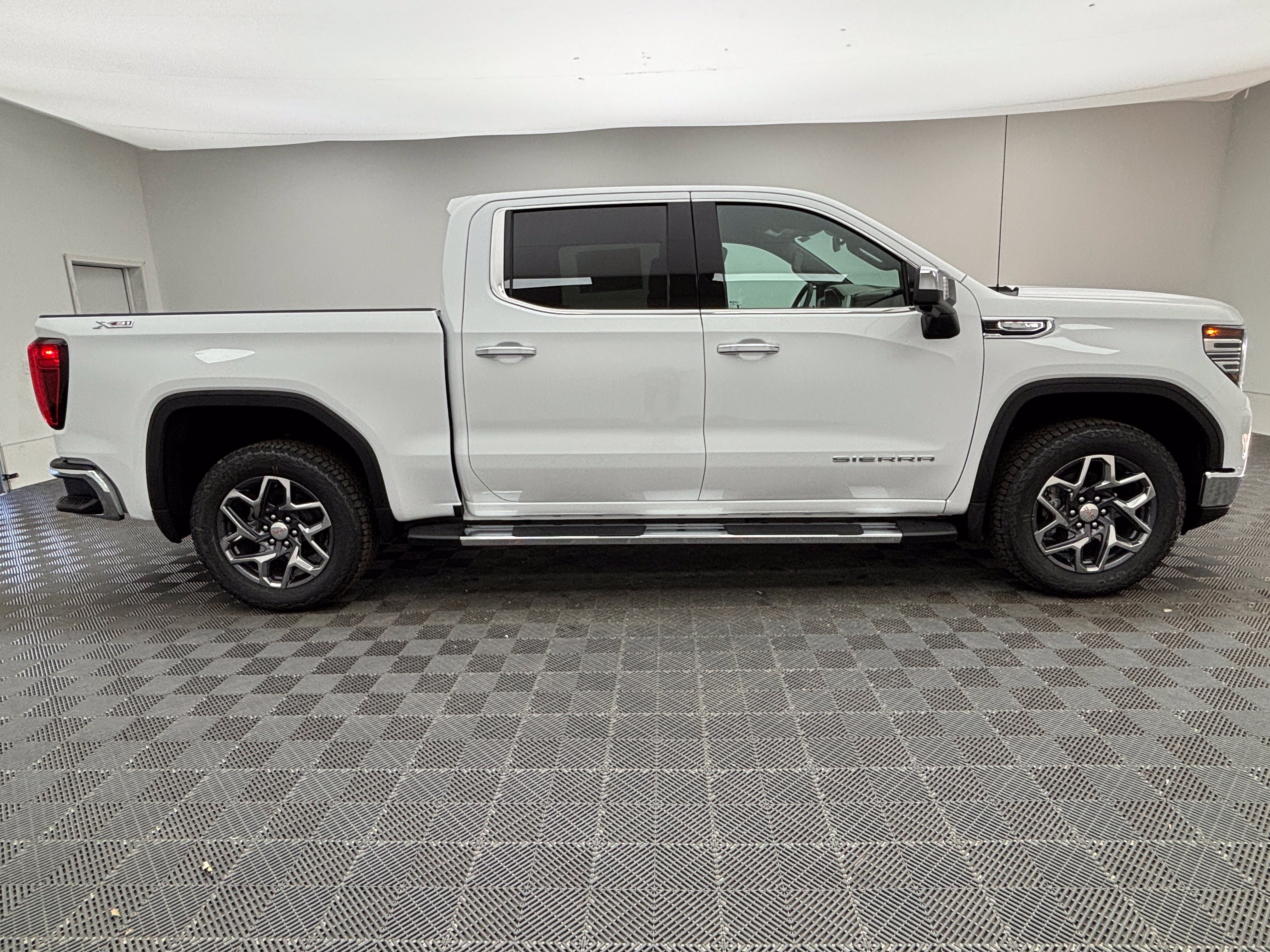 New 2026 GMC Sierra 1500 SLT w/ SLT Premium Package AWD/4WD image 7