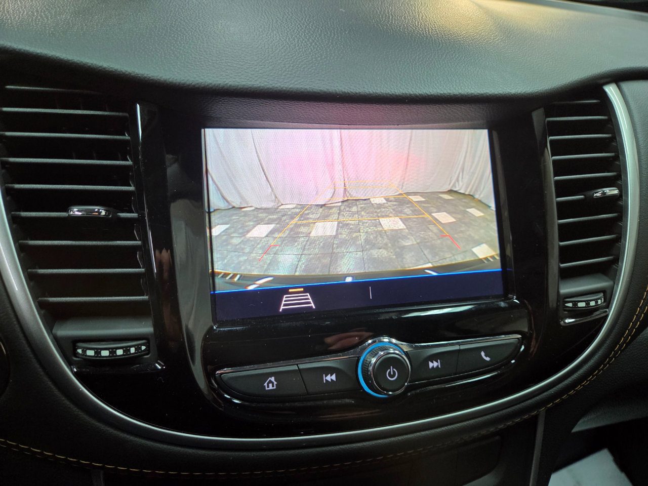 Used 2021 Chevrolet Trax LT w/ Premium Seat Package image 37