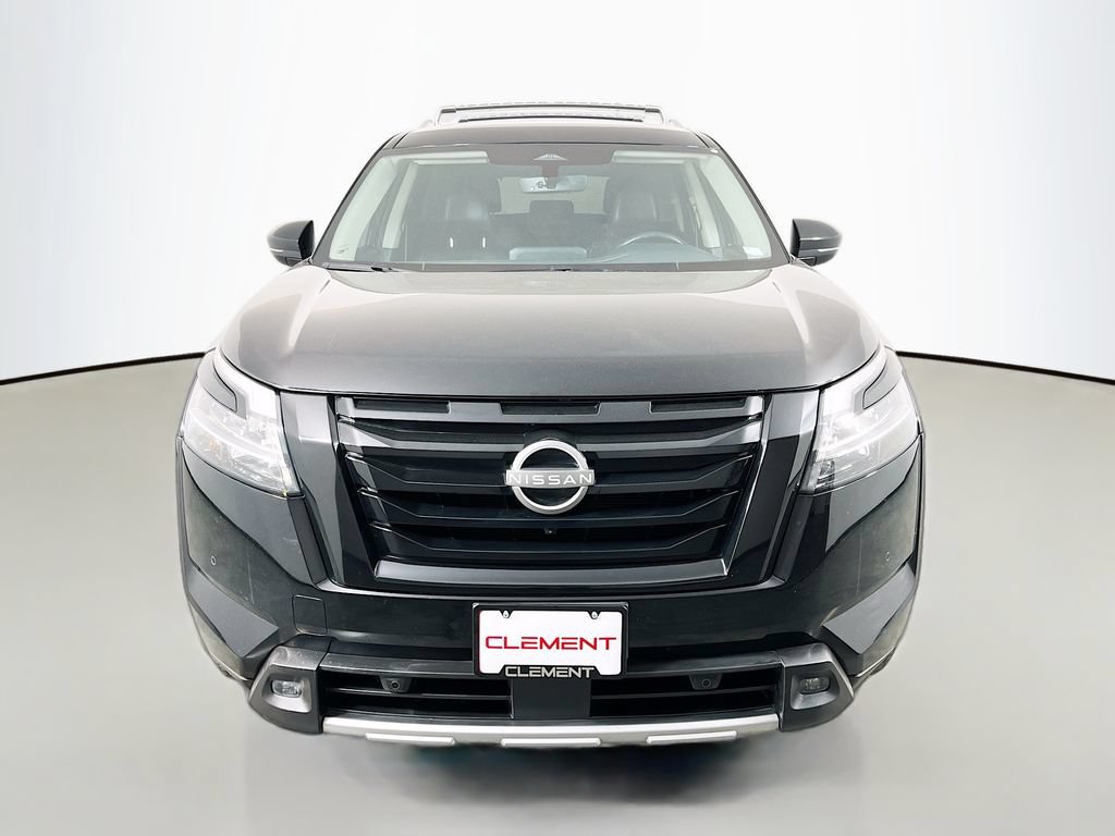 Used 2023 Nissan Pathfinder SL w/ Lighting Package (N92) FWD image 3